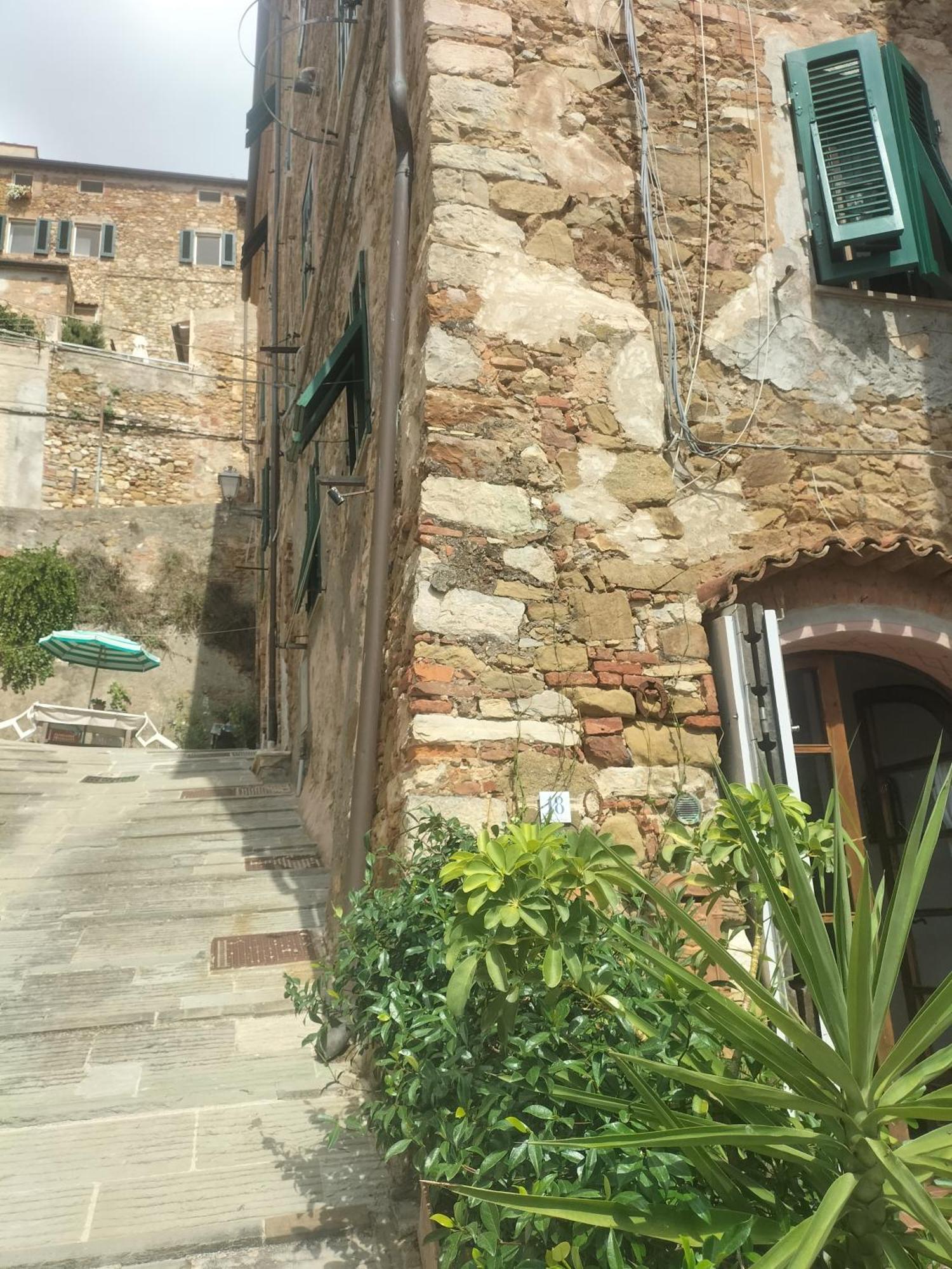 Al Tuffatore Etrusco Campiglia Marittima Esterno foto
